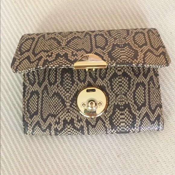 Snake Pattern Clutch - Picture 3 of 5